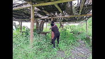 Хардкорный трах с большезадой падчерицей на свежем воздухе