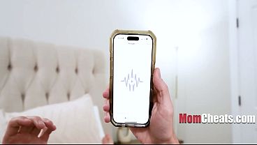 Толстая мачеха прислала мне грязное голосовое сообщение! Что за бред!