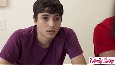 Ария Валенсия подглядывает за жаркой оргией с Лолли Дэймс